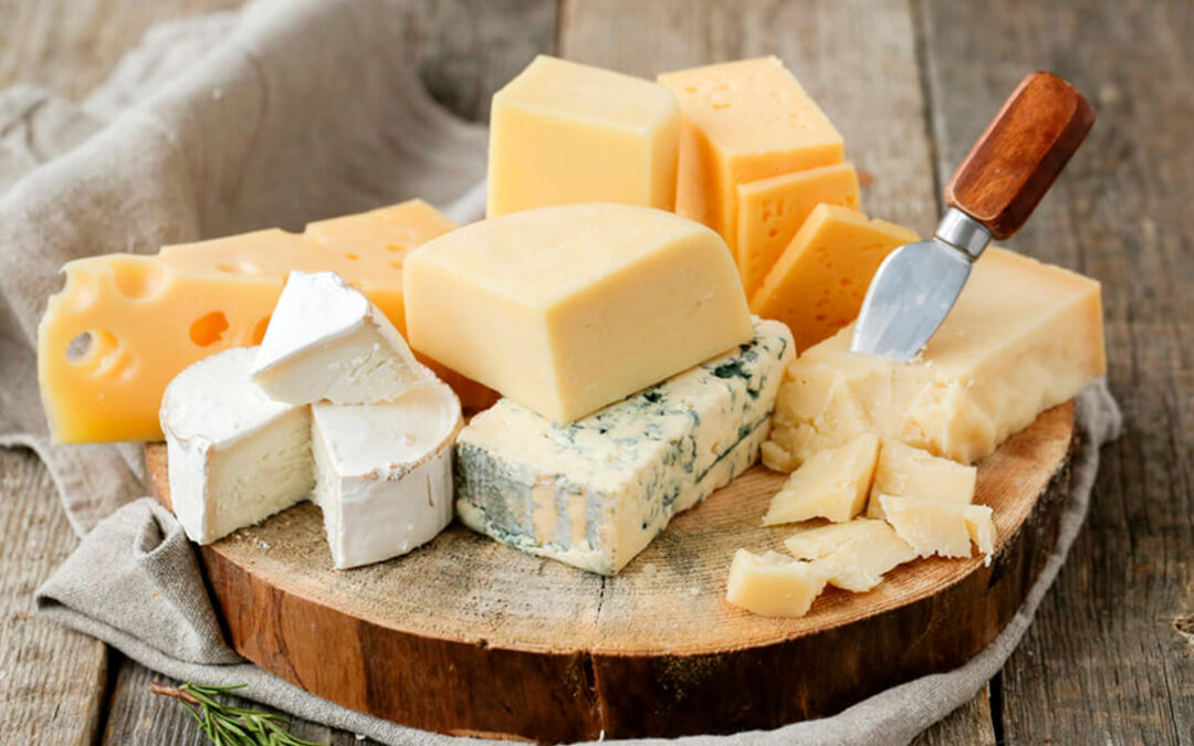 La listeria sobrevive mejor a temperaturas bajas en quesos curados y tiernos que a temperatura ambiente