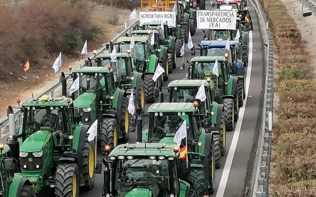 Protestas del campo en León, Pamplona, Málaga, Cataluña y Avila: El campo exige medidas ante la subida de los costes