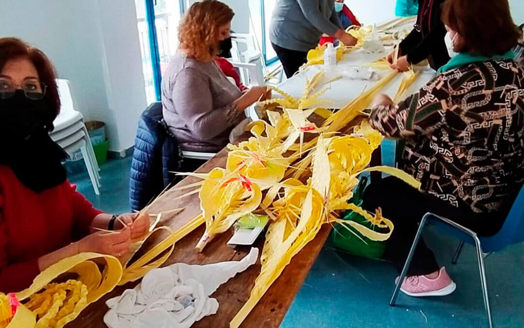 AMFAR mantiene su apuesta por la artesanía, la cultura y las tradiciones con el Rizado de Palmas para esta Semana Santa