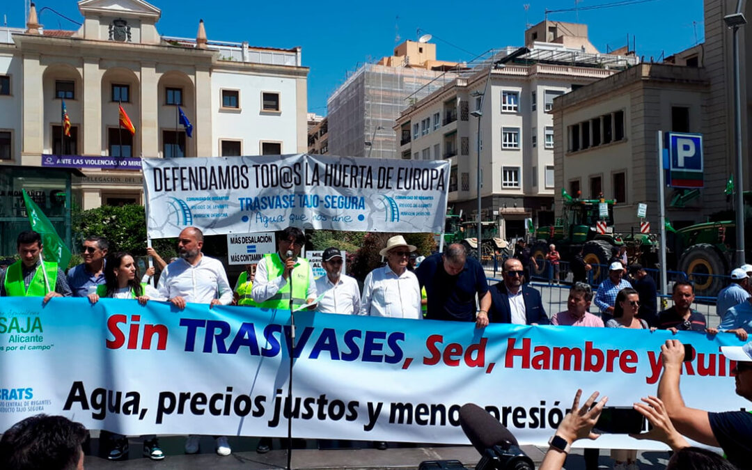 Miles de manifestantes respaldan la reivindicación de agua de calidad, precios justos y futuro para el campo levantino