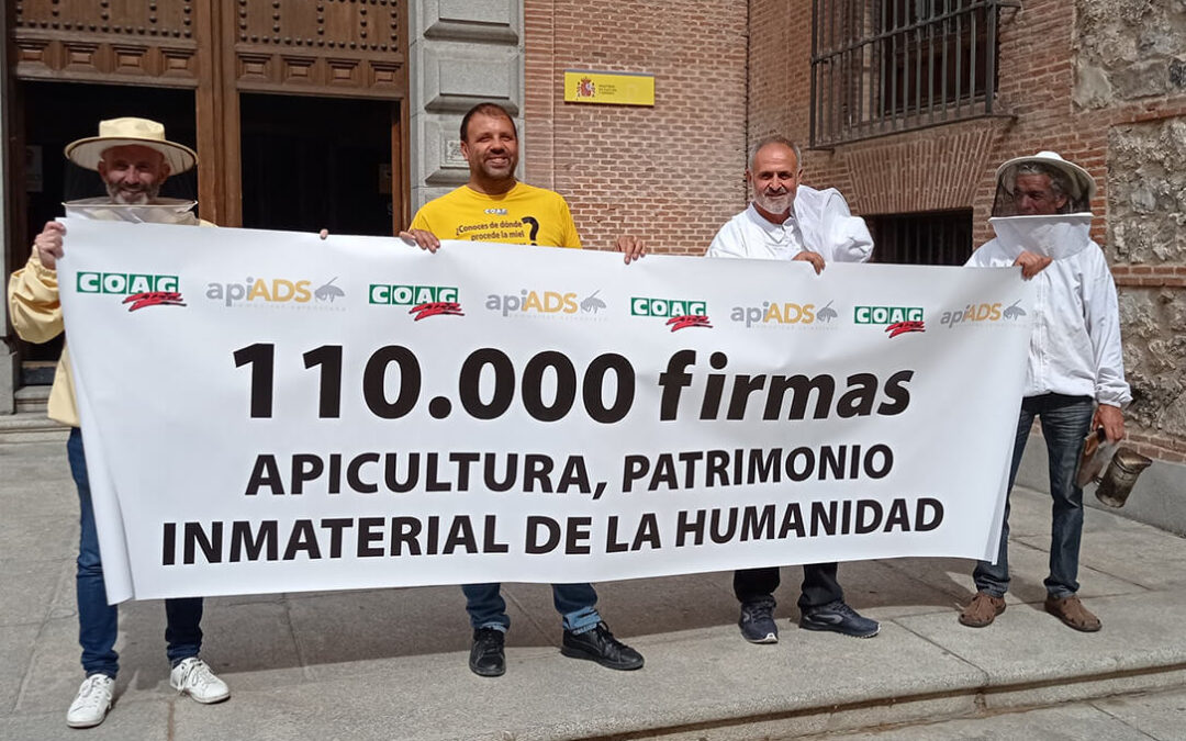 Presentadas en el Ministerio de Cultura 110.000 firmas para que la apicultura sea declarada Patrimonio Inmaterial de la Humanidad