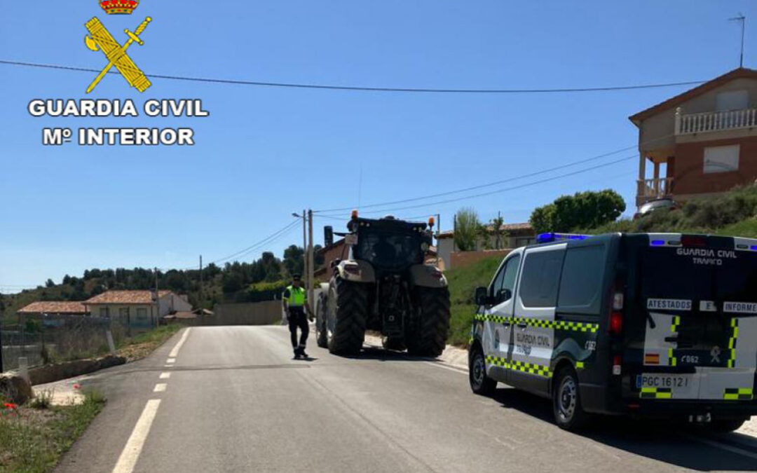 Multa de 2.000 euros por dejar conducir el tractor a su hija de 10 años por la carretera