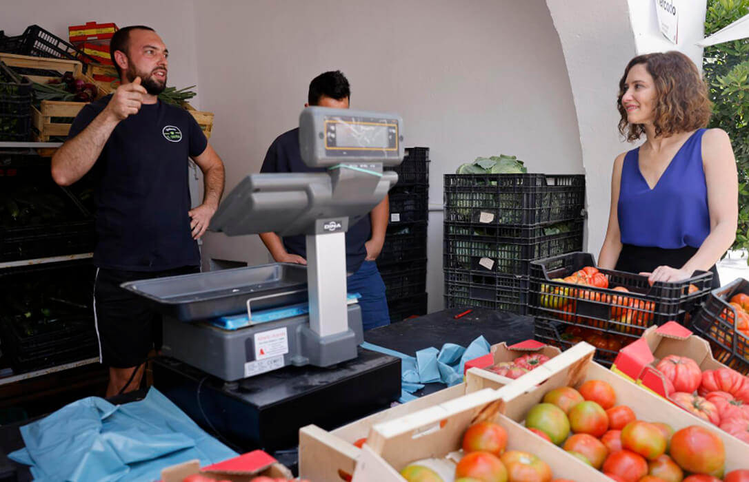 Díaz Ayuso reconoce el trabajo de agricultores y ganaderos madrileños que “nos recuerdan la importancia de la dieta mediterránea”