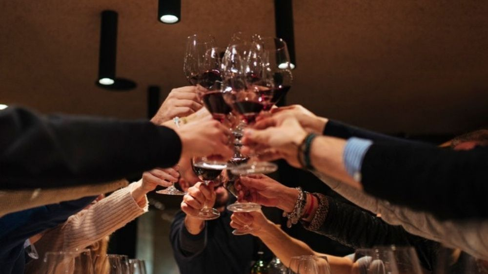Un total de 35 denominaciones de origen de vino de España convocan un brindis colectivo para impulsar su consumo