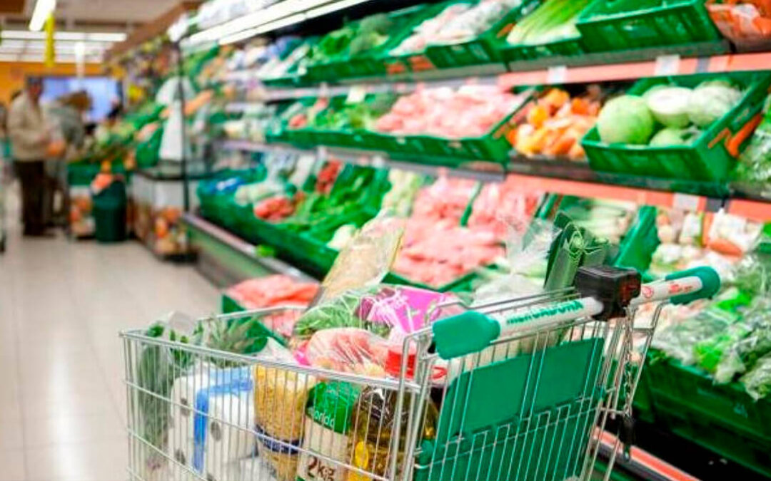Podemos pasa de la cesta de la compra básica y plantea un impuesto extra del 33% a los grandes supermercados mirando a Mercadona