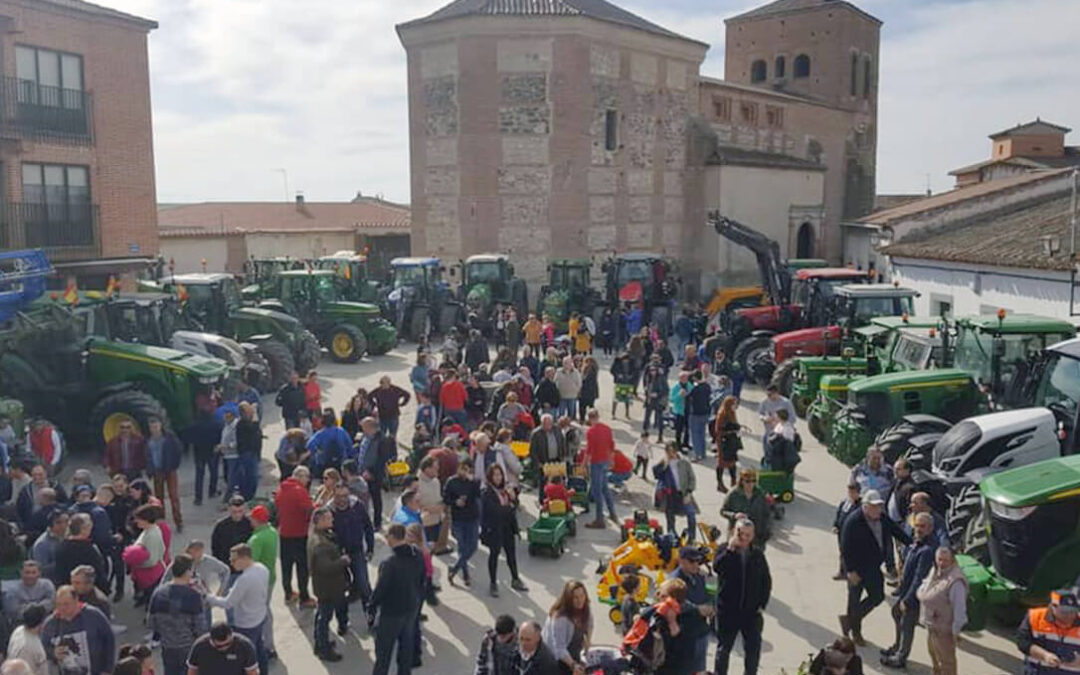 La concentración Palagüinos (Ávila) reúne un centenar de tractores para reivindicar el mundo rural