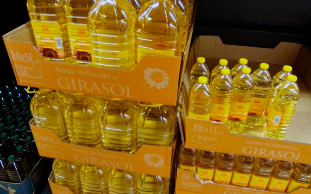 El aceite de girasol baja de precio y se convierte en un básico de la cesta de la compra, según el sector