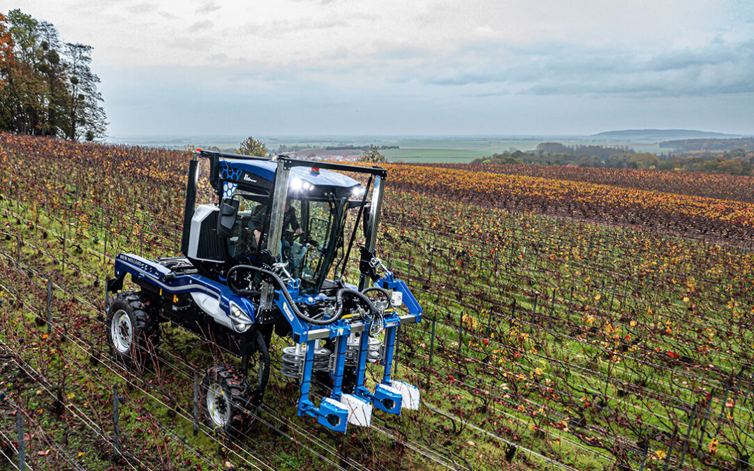 New Holland presenta la nueva serie de tractores zancudos TE6 diseñados para viñedos estrechos