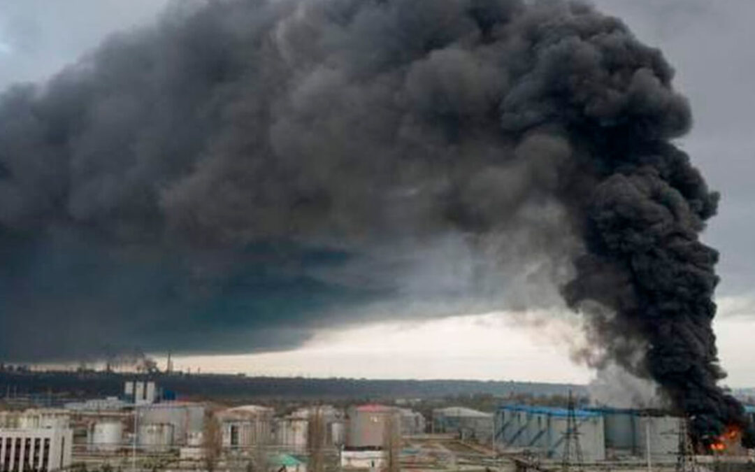 Rusia sigue bombardeando las instalaciones agrícolas ucranianas en los puertos y frenando la salida de grano