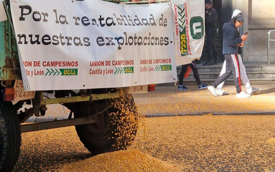 Protesta en las calles de León contra las restricciones e imposiciones de la PAC y la obligación de rotar el cultivo del maíz
