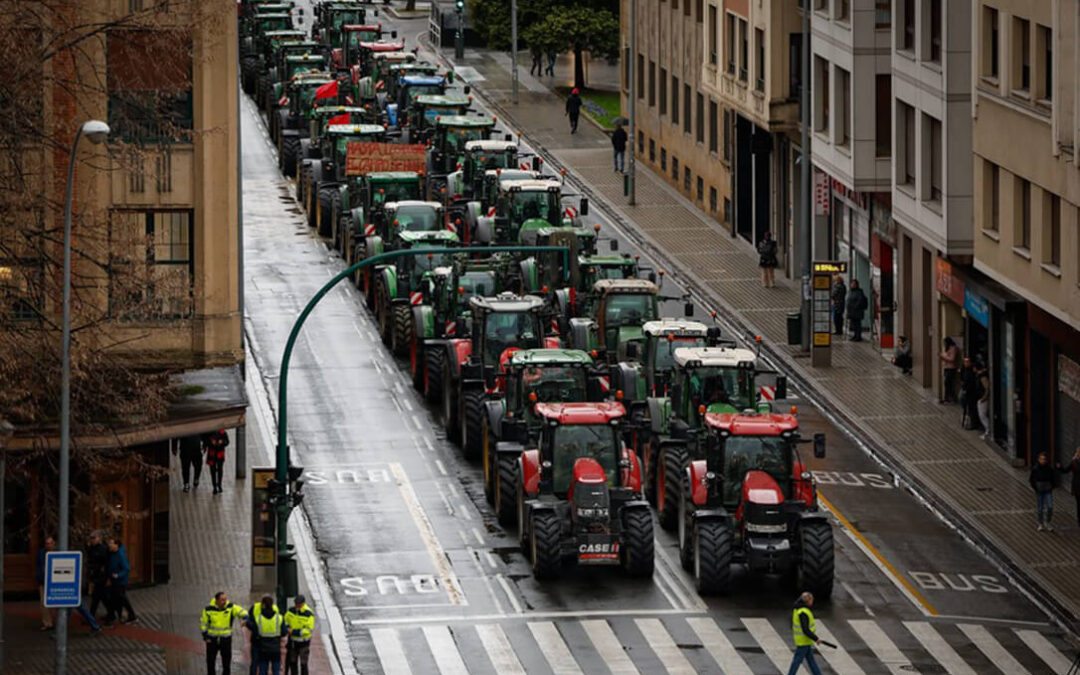 Los agricultores colapsan el tráfico en su cuarto día de protesta con el punto de mira en las capitales y llaman a tomar un Madrid blindado policialmente