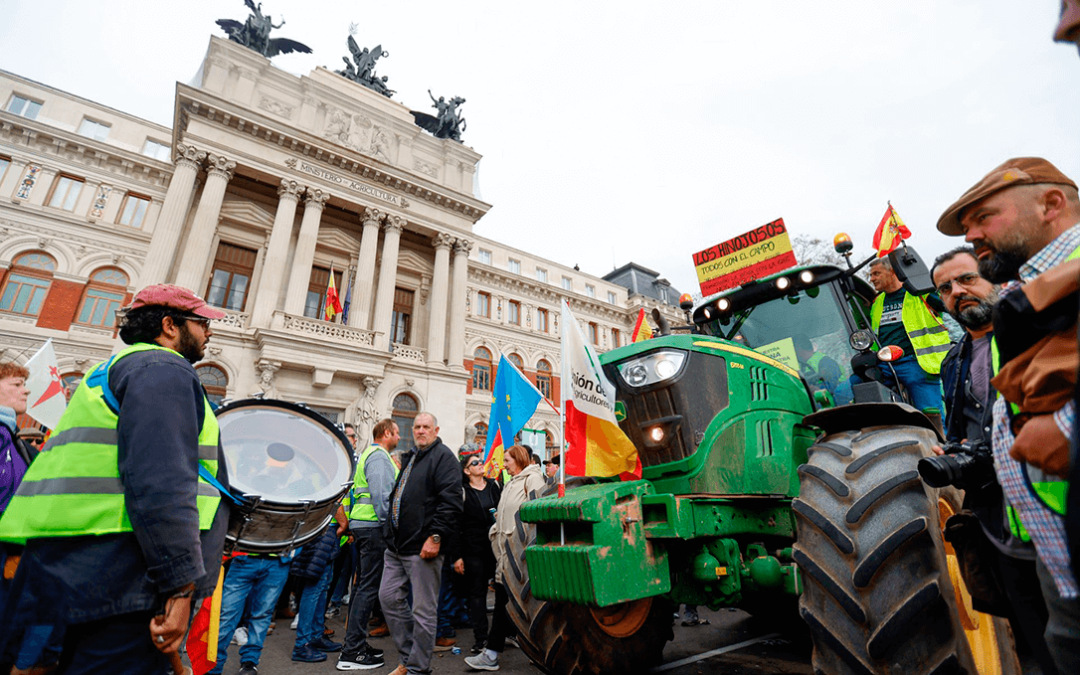 Una masiva tractorada toma y colapsa Madrid en un nuevo día de grandes protestas de agricultores por gran parte de España