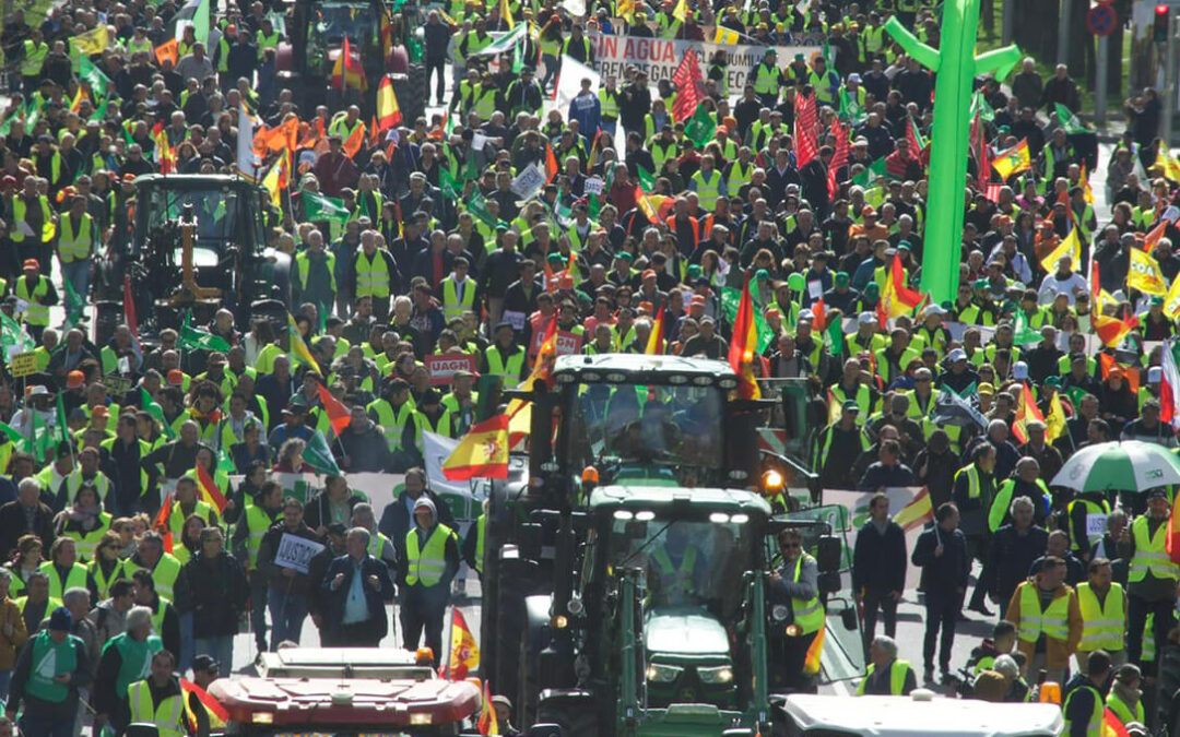 Miles de agricultores desbordan las previsiones y toman Madrid para pedir un «giro de 180 grados» a la PAC y advertir de que «esto solo acaba de empezar»