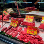 El Congreso pide suspender el impuesto al plástico y las rebajas del IVA a la carne y el pescado para defender la competitividad