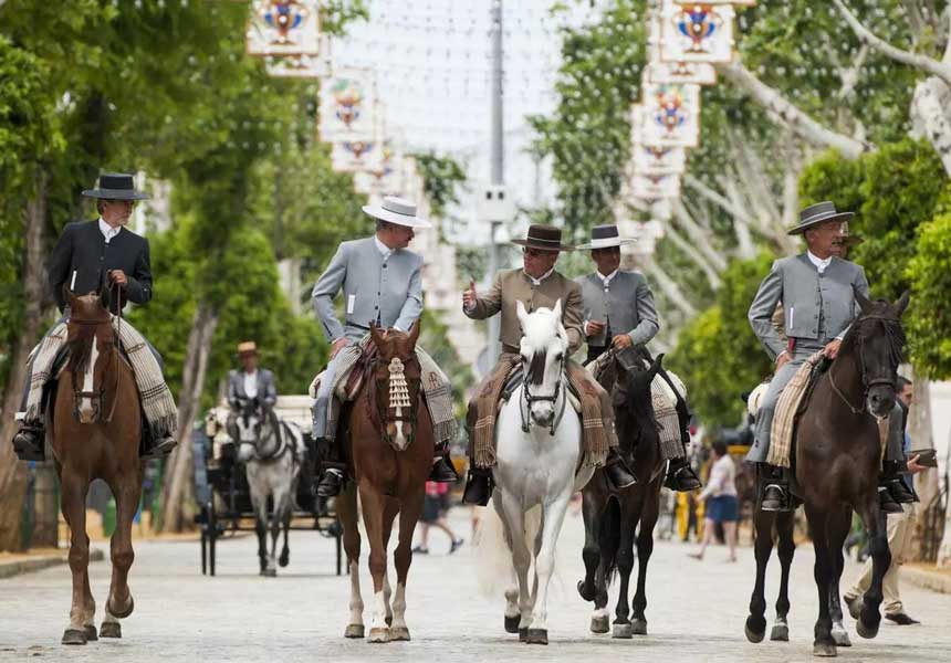 Los caballos empiezan su primera Feria de Abril tras la aprobación de la ley de bienestar animal