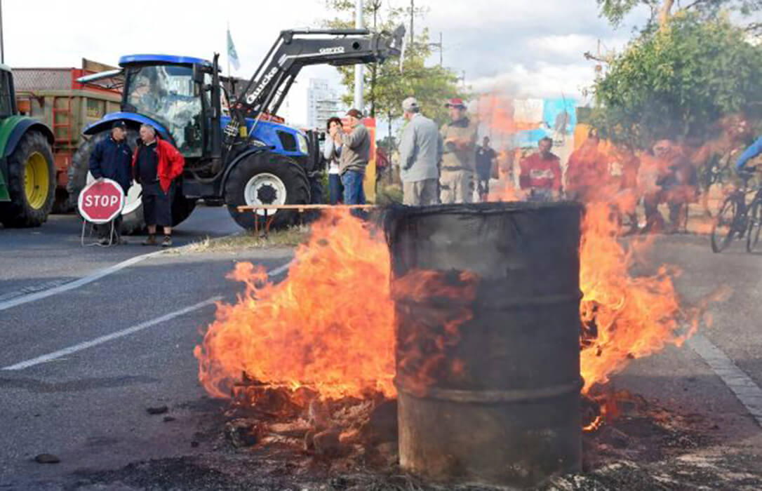 Agricultores de pequeños colectivos de media España y de Francia se unen en una movilización el 3 de junio en las zonas fronterizas