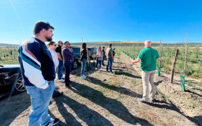 Jóvenes agricultores se forman con un programa de intercambio entre explotaciones para agilizar el relevo generacional en el campo