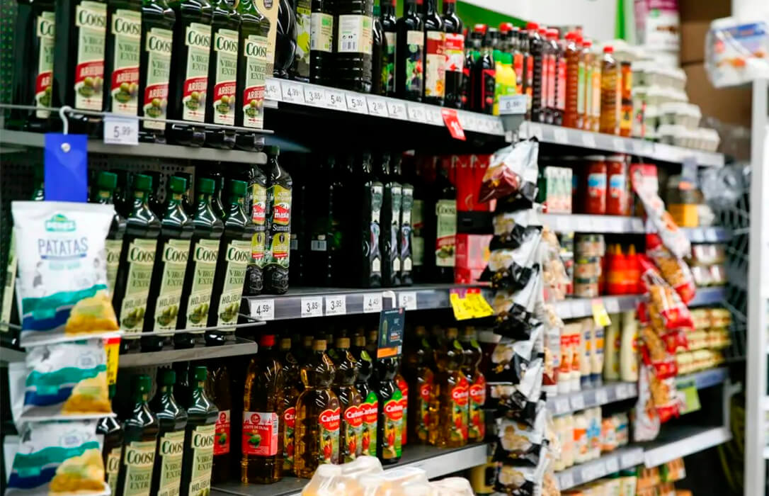 El Gobierno suprime el IVA para el aceite de oliva desde julio y el sector espera una bajada del precio al consumidor de medio euro