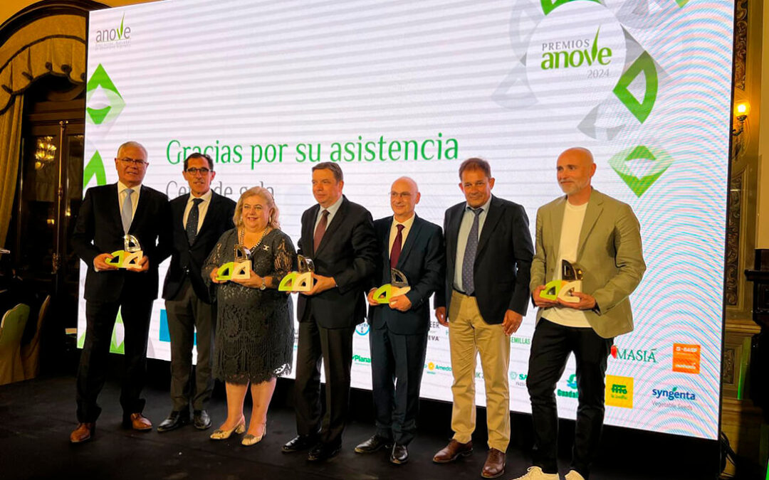 El sector de la agricultura y alimentación se viste de gala en Sevilla para la entrega de los primeros Premios Anove
