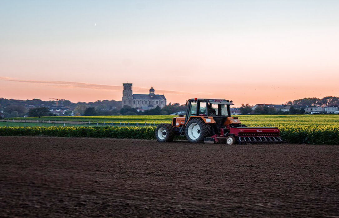 Enfado con unas ayudas que deja fuera a los jóvenes agricultores, las explotaciones de pequeña dimensión y a comunidades de bienes