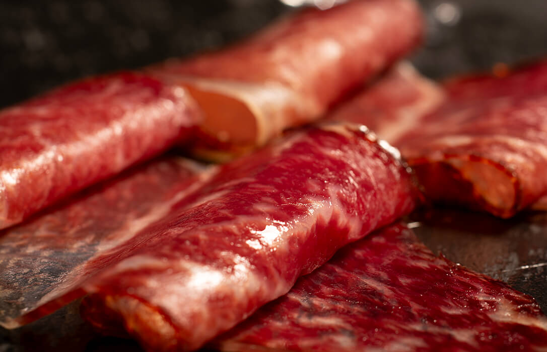 Caydesa, una pequeña empresa familiar de Cantabria, crea la cecina más cara del mundo con láminas de carne de Kobe