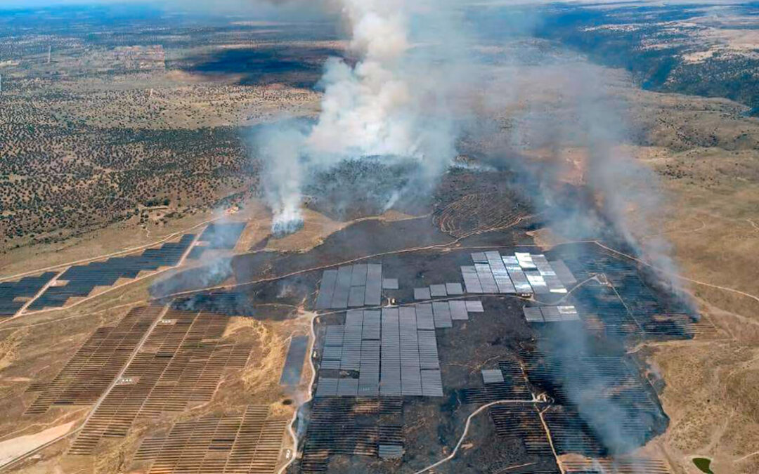 Un millar de incendios en plantas fotovoltaicas: «A los agricultores se nos ha criminalizado y ahora se ve que una chispa de una planta puede provocar un gran destrozo»