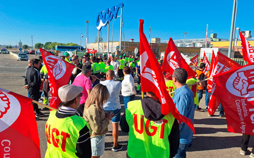 Los trabajadores de la industria azucarera inician sus protestas para reclamar un nuevo convenio y una paga lineal de 500 euros