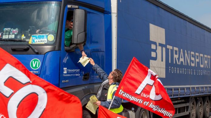 Más vale prevenir con tiempo: los transportistas españoles piden a las autoridades que actúen ante las protestas agrícolas francesas