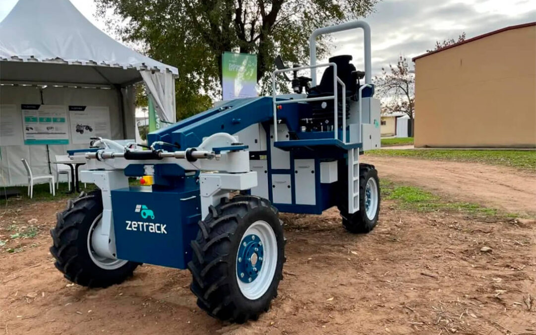 España se suma a la tendencia de vehículos autónomos agrarios y presenta oficialmente  su primer robotractor sin tripulante