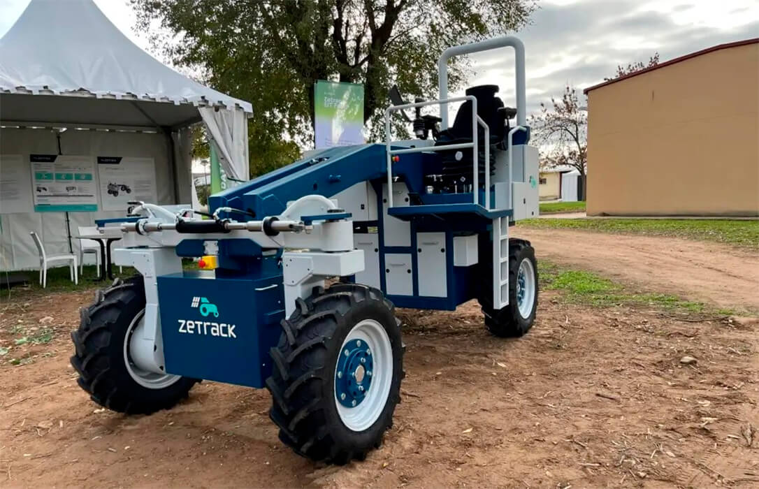 España se suma a la tendencia de vehículos autónomos agrarios y presenta oficialmente  su primer robotractor sin tripulante