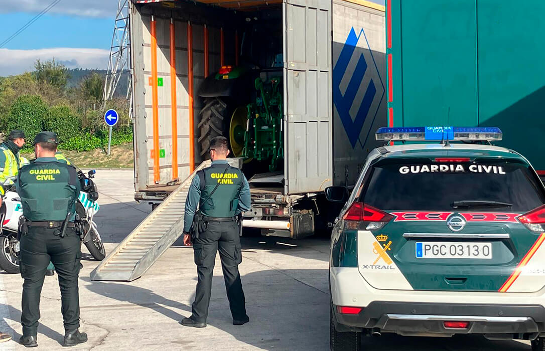 La Guardia Civil recupera en Navarra tres tractores robados de un concesionario de Segovia valorados en 300.000 euros