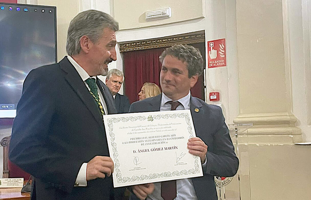 Los veterinarios de Castilla-La Mancha premian a Ángel Gómez Martín por su trayectoria investigadora en el sector ovino y caprino