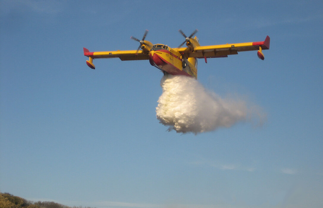 El Consejo de Ministros aprueba, por 188 millones de euros, la tramitación de un servicio de apoyo en la extinción de incendios forestales