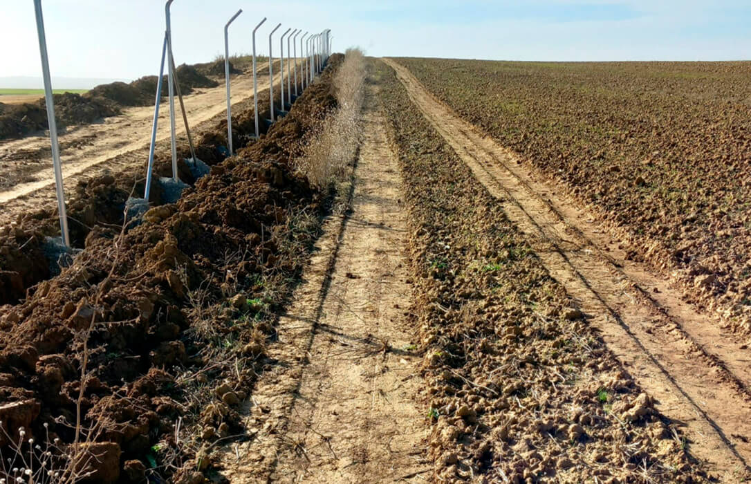 2024 se cierra con otro año de maltrato a los agricultores con las obras de construcción del AVE a Cantabria