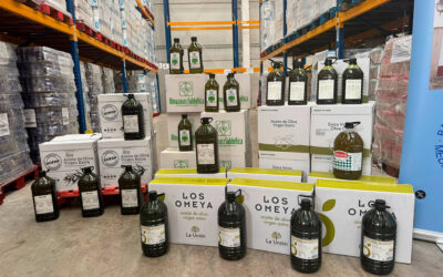 La otra ‘economía circular’: Entregados más de 600 litros de aceite de oliva virgen al Banco de Alimentos procedente de aceitunas robadas