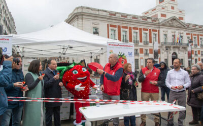 Arranca la campaña #YoComoFresasdeHuelva en Madrid para promocionar su consumo, valorizar el trabajo de los agricultores y denunciar abusos