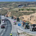 Movilizados 200 tractores y vehículos agrícolas para exigir la inclusión de los agricultores de frutos de cáscara en las ayudas de la sequía