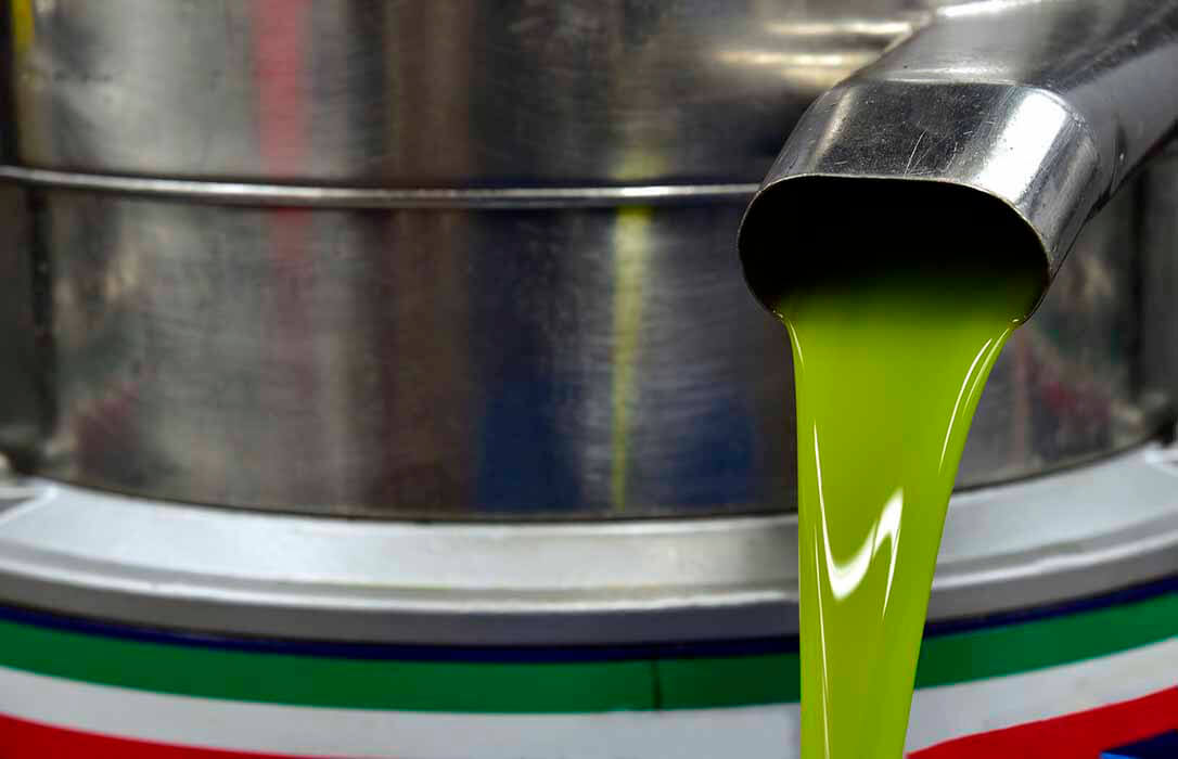 Un estudio de la Diputación de Jaén duplica las pérdidas del sector del aceite por los bajos precios en origen: se pierden 626 millones de euros