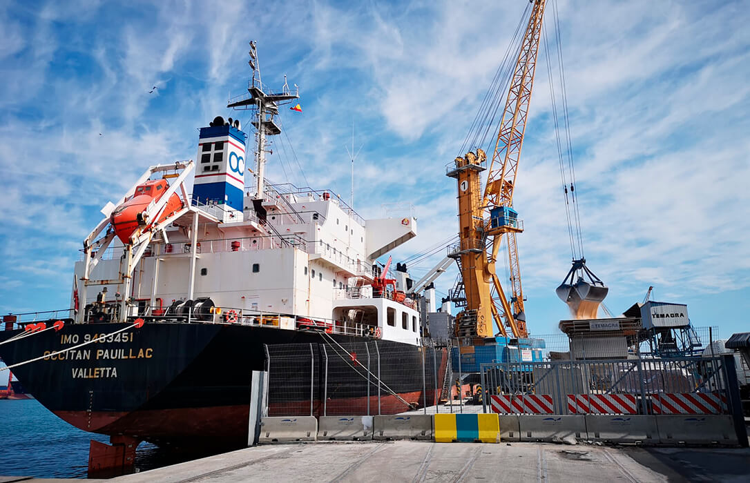 En Valencia empieza a haber más arroz en el puerto que en el campo: llega un segundo barco y ya son 14.000 toneladas en poco más de una semana