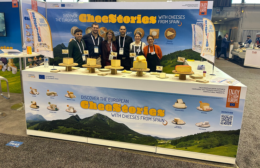 Los quesos españoles muestran su calidad y versatilidad en la prestigiosa feria NRA de Chicago de la mano de Inlac