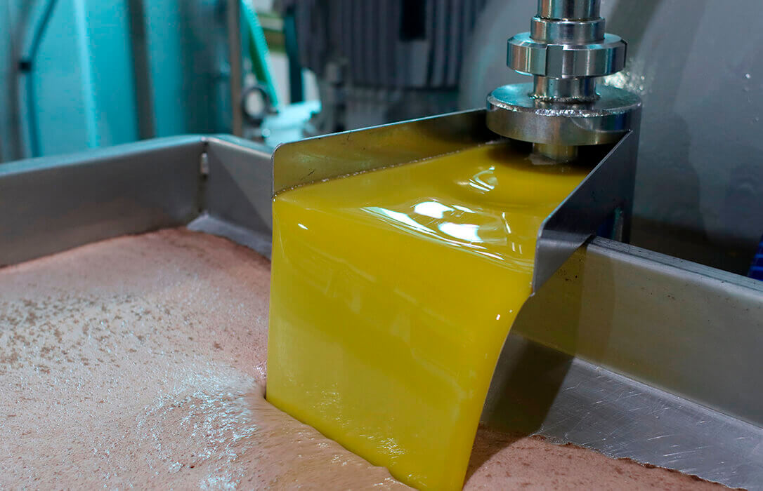 Ligero incremento en el precio del aceite y bajada de las salidas y con unas previsiones de enlace de campaña cada vez más bajas