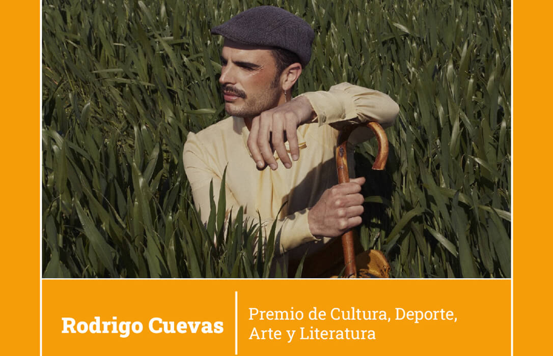 El artista asturiano Rodrigo Cuevas, premio de Cultura, Deporte, Arte y Literatura 2025 de la Fundación de Estudios Rurales