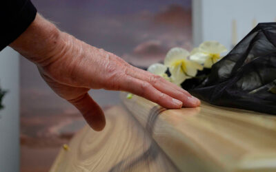 Aparcar lo tradicional para saborear la tradición: funerales con queso y vino de la tierra, una nueva forma de decir adiós en Castilla-La Mancha