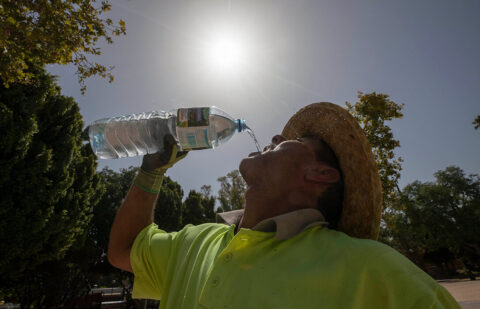 Podemos propone prohibir todo el trabajo al aire libre cuando haya olas de calor sin que los trabajadores pierdan su retribución