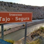 Farmers in Castilla-La Mancha denounce that water cannot be a business: they warn of the drought imposed by the Tajo-Segura water transfer.