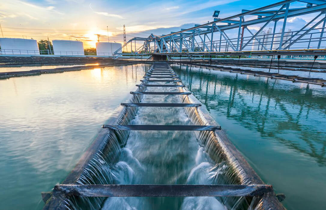 La Asociación Española de Desalación y Reutilización ofrece al Miteco colaborar en el Pacto de Estado frente a la Emergencia Climática