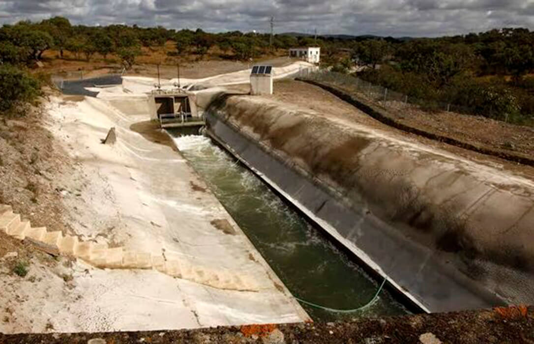 Feragua denuncia el agravio del estado con los regantes de Granada, excluidos de la condonación de cánones y tarifas pese a sus restricciones
