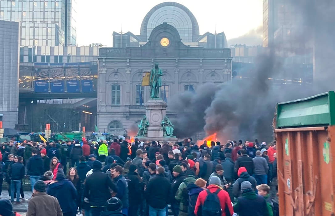 Von der Leyen da un mensaje de apoyo al campo pero no de cambio de filosofía antes de la protesta de este jueves en Bruselas