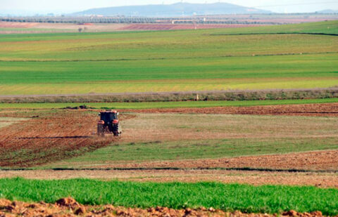 Sinsentido político: acusan a Page que reclame en Europa más PAC «mientras su gobierno aparta al agricultor del PDR»