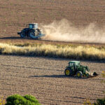 Bruselas plantea suspender temporalmente los aranceles a los fertilizantes para bajar su precio y calmar los ánimos del sector agrario